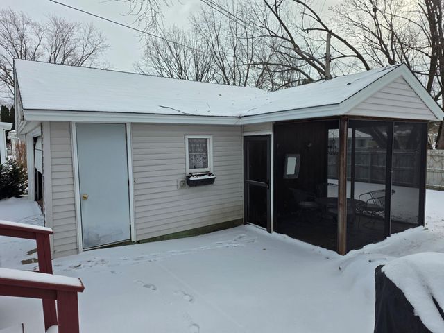 8401 32nd Avenue N, Crystal, MN 55427