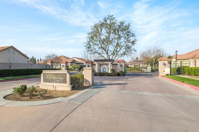 2452 E Marquise Court, Fresno, CA 93720