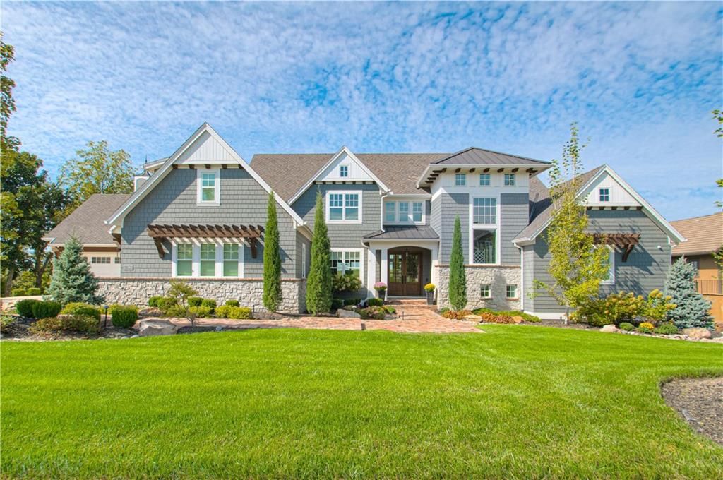 27582 W Highland Circle, Olathe, KS 66061