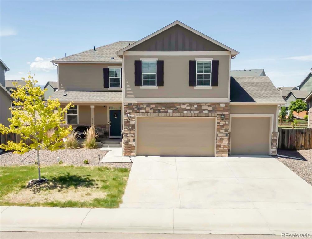 914 Charlton Drive, Windsor, CO 80550