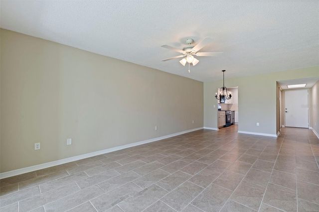 4595 CHANCELLOR STREET NE 105, St Petersburg, FL 33703
