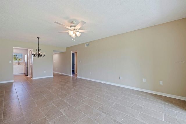4595 CHANCELLOR STREET NE 105, St Petersburg, FL 33703