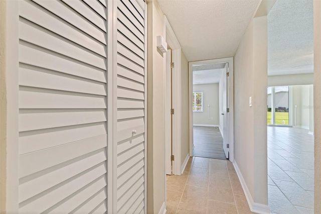 4595 CHANCELLOR STREET NE 105, St Petersburg, FL 33703