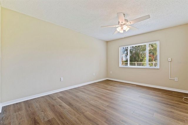 4595 CHANCELLOR STREET NE 105, St Petersburg, FL 33703