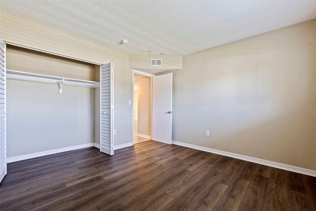 4595 CHANCELLOR STREET NE 105, St Petersburg, FL 33703