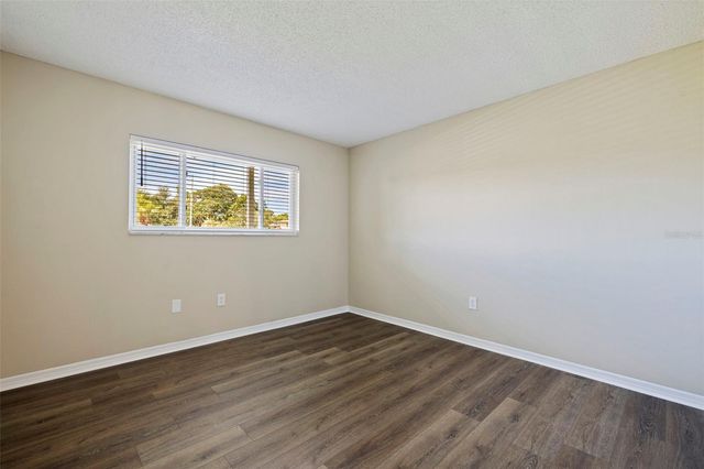 4595 CHANCELLOR STREET NE 105, St Petersburg, FL 33703