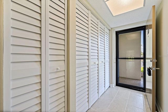 4595 CHANCELLOR STREET NE 105, St Petersburg, FL 33703