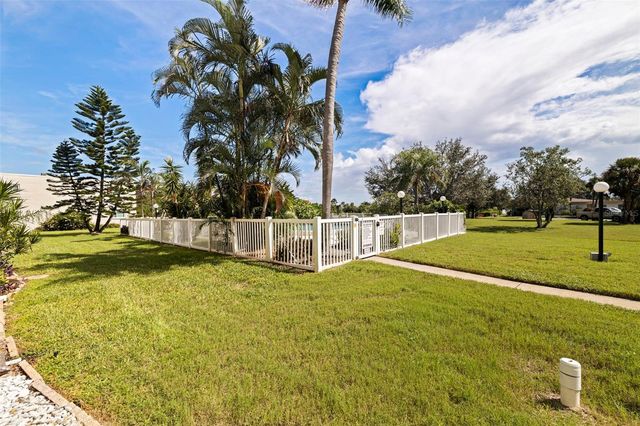 4595 CHANCELLOR STREET NE 105, St Petersburg, FL 33703