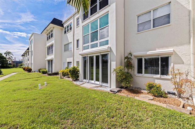 4595 CHANCELLOR STREET NE 105, St Petersburg, FL 33703