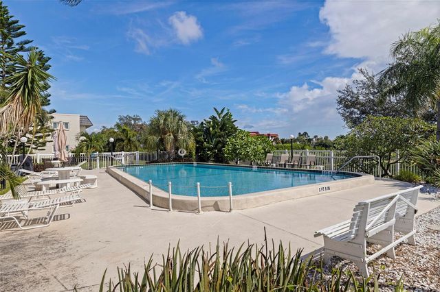 4595 CHANCELLOR STREET NE 105, St Petersburg, FL 33703