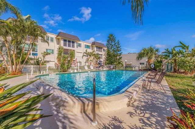 4595 CHANCELLOR STREET NE 105, St Petersburg, FL 33703