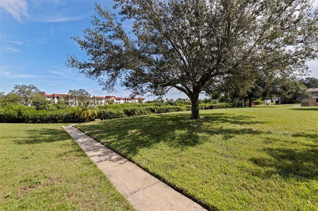 4595 CHANCELLOR STREET NE 105, St Petersburg, FL 33703