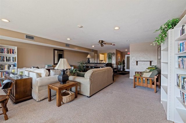 4595 CHANCELLOR STREET NE 105, St Petersburg, FL 33703