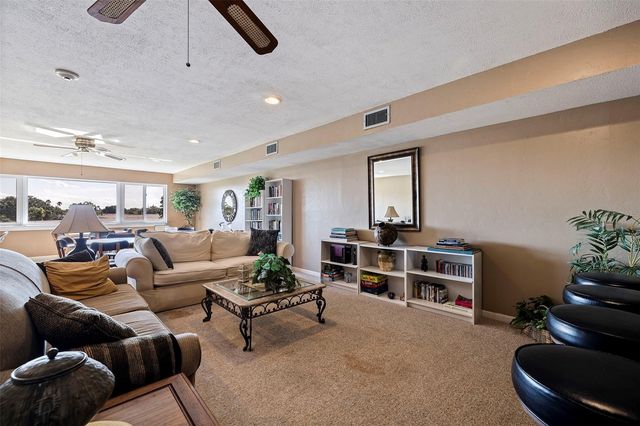 4595 CHANCELLOR STREET NE 105, St Petersburg, FL 33703