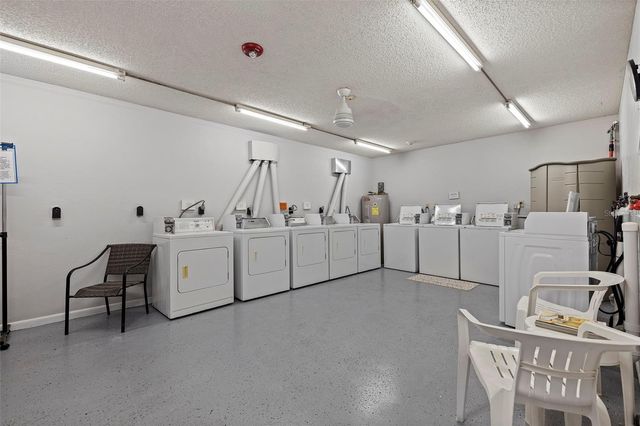 4595 CHANCELLOR STREET NE 105, St Petersburg, FL 33703