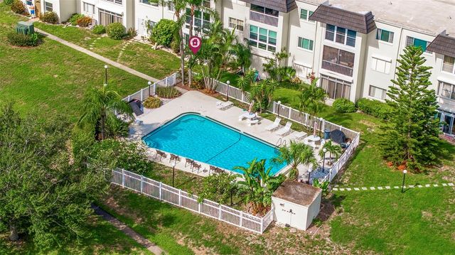 4595 CHANCELLOR STREET NE 105, St Petersburg, FL 33703