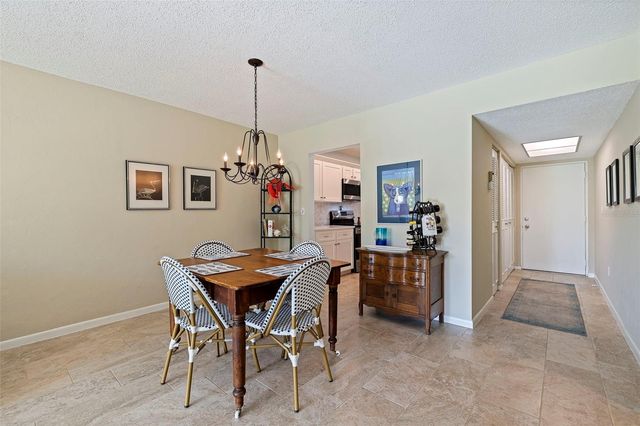4595 CHANCELLOR STREET NE 105, St Petersburg, FL 33703