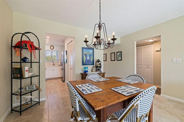 4595 CHANCELLOR STREET NE 105, St Petersburg, FL 33703