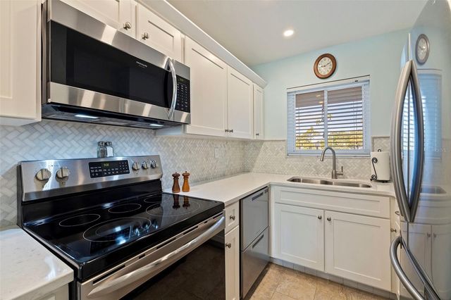 4595 CHANCELLOR STREET NE 105, St Petersburg, FL 33703
