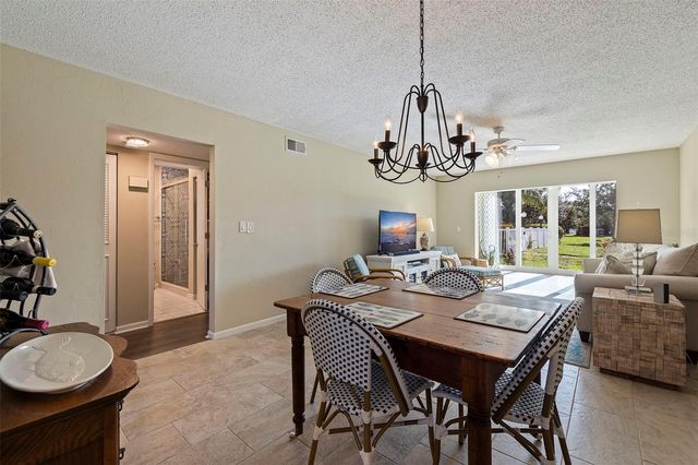4595 CHANCELLOR STREET NE 105, St Petersburg, FL 33703