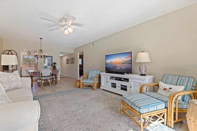 4595 CHANCELLOR STREET NE 105, St Petersburg, FL 33703