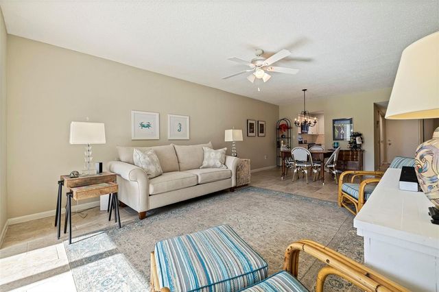 4595 CHANCELLOR STREET NE 105, St Petersburg, FL 33703