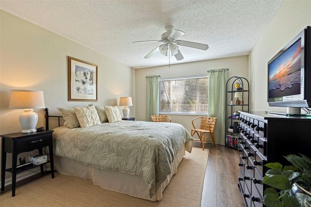 4595 CHANCELLOR STREET NE 105, St Petersburg, FL 33703
