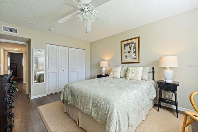 4595 CHANCELLOR STREET NE 105, St Petersburg, FL 33703