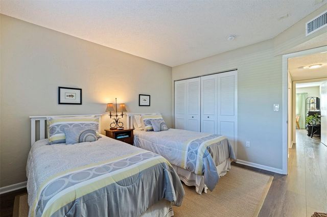 4595 CHANCELLOR STREET NE 105, St Petersburg, FL 33703