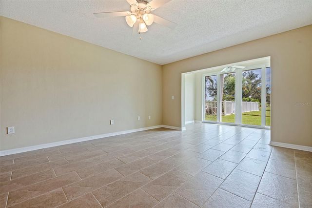 4595 CHANCELLOR STREET NE 105, St Petersburg, FL 33703
