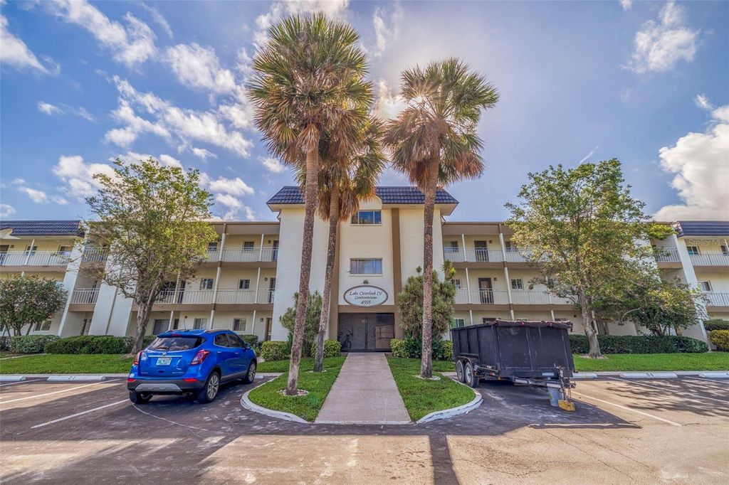 4595 CHANCELLOR STREET NE 105, St Petersburg, FL 33703