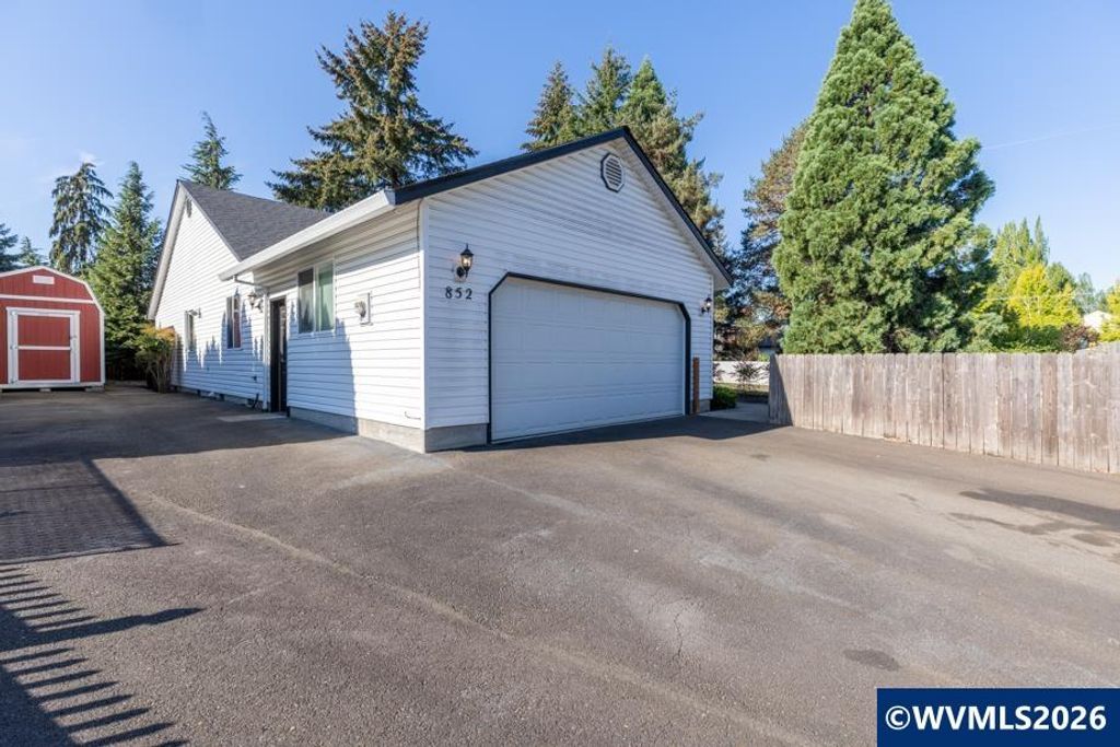 Image 1 of property listing at 852 Ashby Ct, Mcminnville, OR 97128