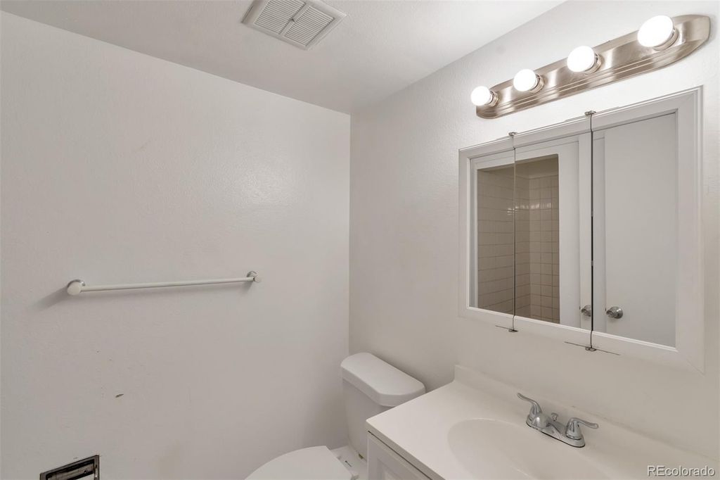 Image 13 of property listing at 13657 E Yale Avenue A, Aurora, CO 80014