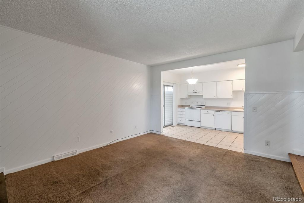 Image 3 of property listing at 13657 E Yale Avenue A, Aurora, CO 80014