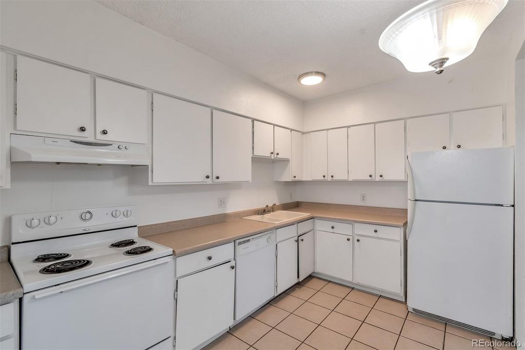 Image 6 of property listing at 13657 E Yale Avenue A, Aurora, CO 80014