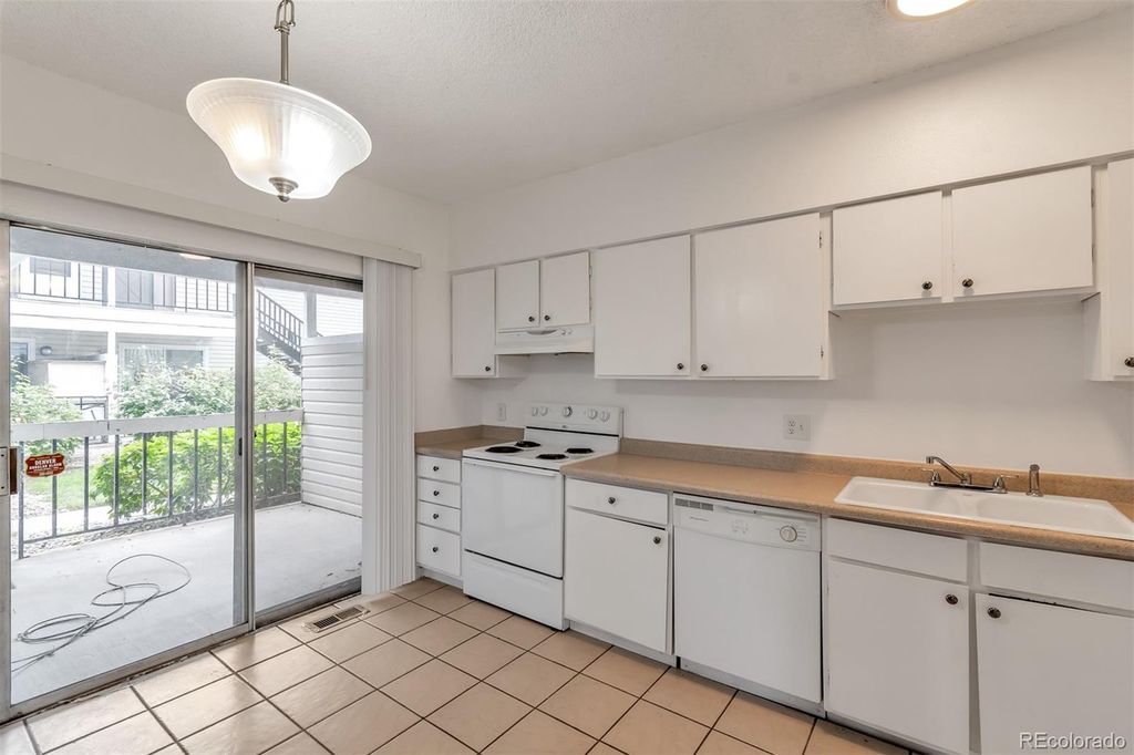 Image 7 of property listing at 13657 E Yale Avenue A, Aurora, CO 80014