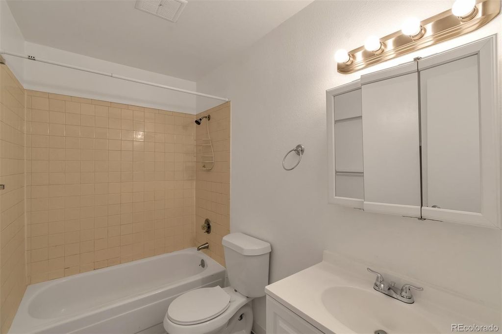 Image 10 of property listing at 13657 E Yale Avenue A, Aurora, CO 80014