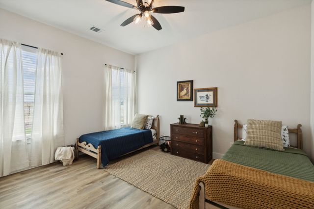 25 Dove Landing, Valley View, TX 76272