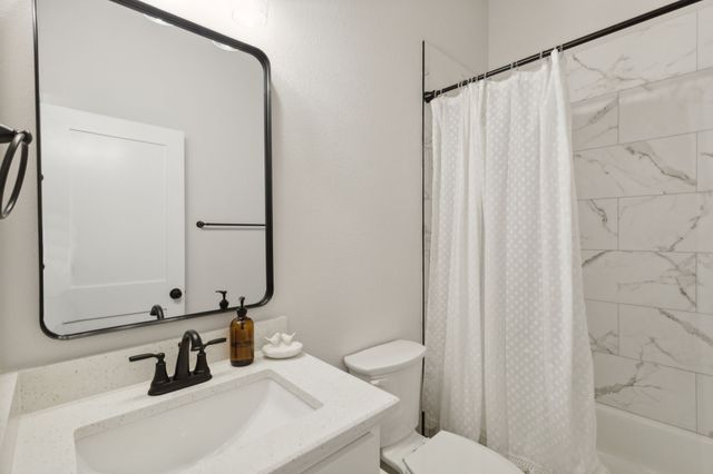 25 Dove Landing, Valley View, TX 76272