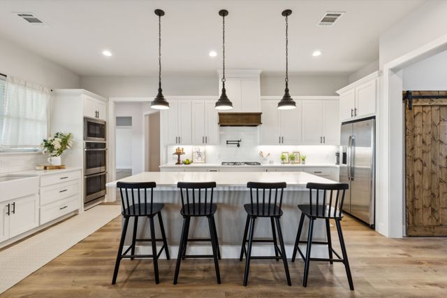 25 Dove Landing, Valley View, TX 76272