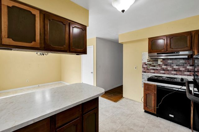 2736 Wall Avenue, Waukegan, IL 60087
