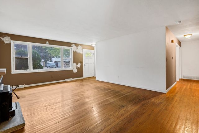 2736 Wall Avenue, Waukegan, IL 60087