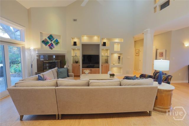 407 King Arthur Lane, Savannah, GA 31405