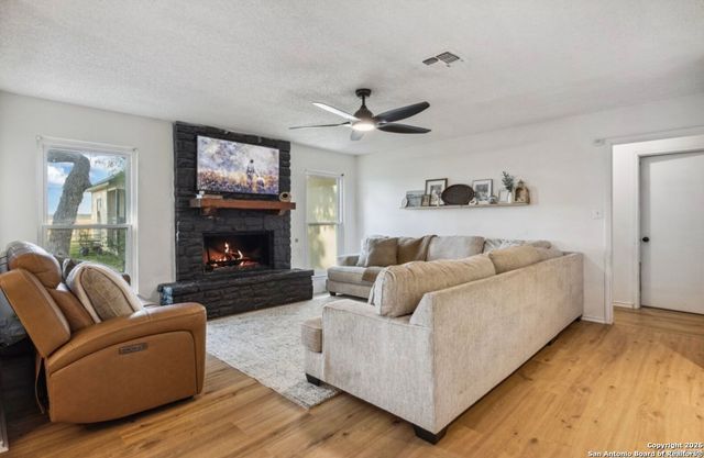 101 Country, Castroville, TX 78009