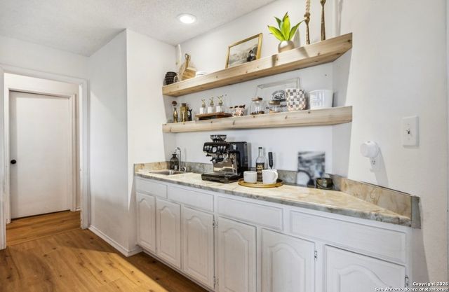 101 Country, Castroville, TX 78009