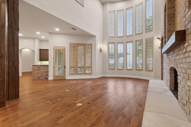 701 W Walcott Street, Pilot Point, TX 76258