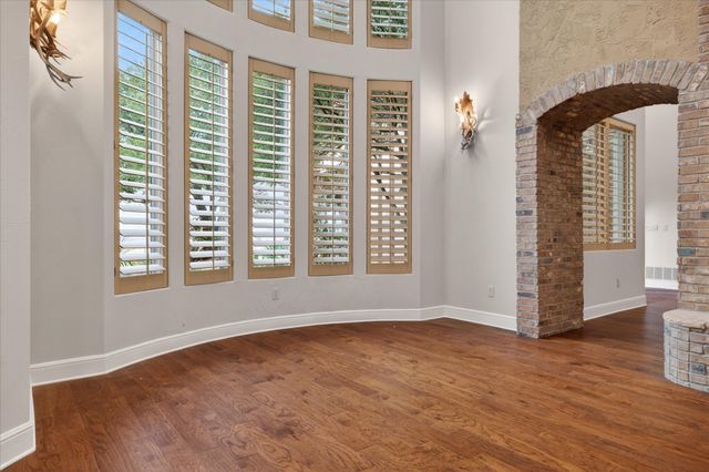 701 W Walcott Street, Pilot Point, TX 76258