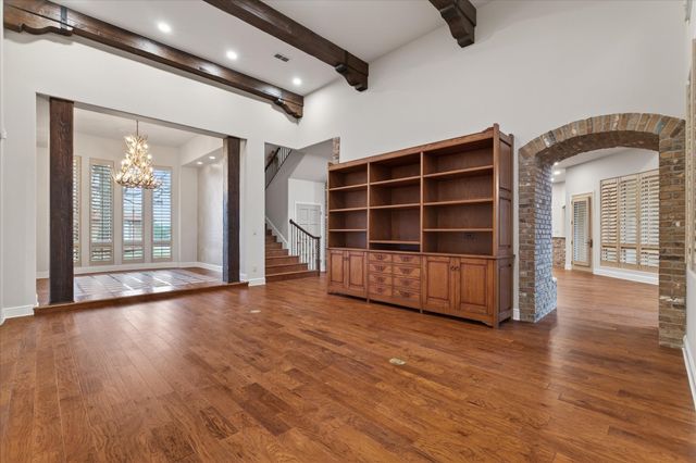 701 W Walcott Street, Pilot Point, TX 76258