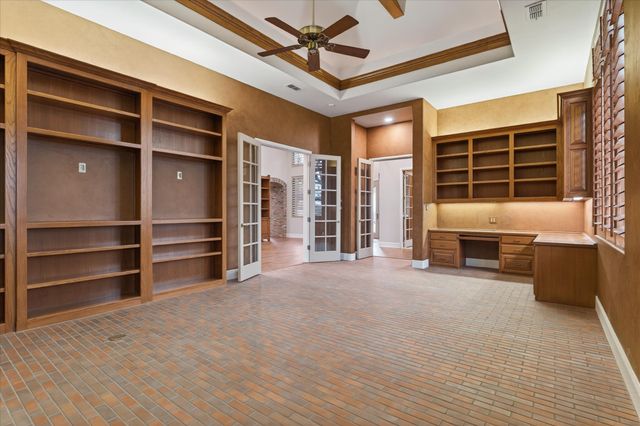 701 W Walcott Street, Pilot Point, TX 76258