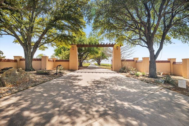 701 W Walcott Street, Pilot Point, TX 76258